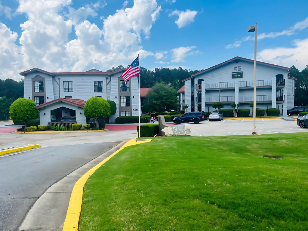 Guest Inn Extended Stay Hotel Outside Image