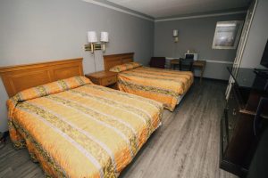 5 guest hotel room